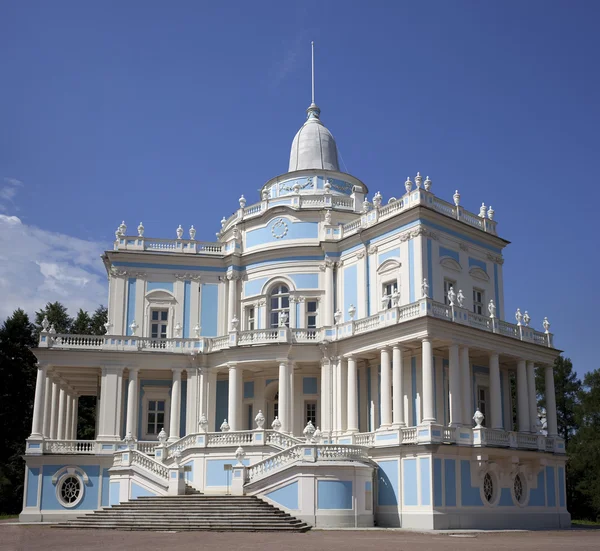 Russie, Saint-Pétersbourg - 19 juillet 2014 : Pavillon de Sliding Hill. Oranienbaum — Photo