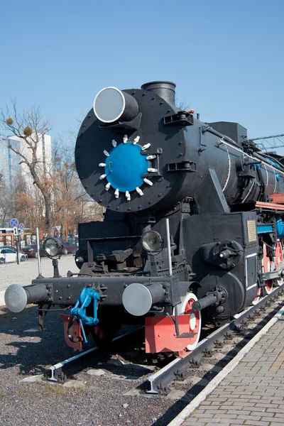 Ryssland, Kaliningrad - 24 mars 2015: Memorial tyska steam locomotive Te 858 (fragment) i norra järnvägsstationen i Kaliningrad. — Stockfoto