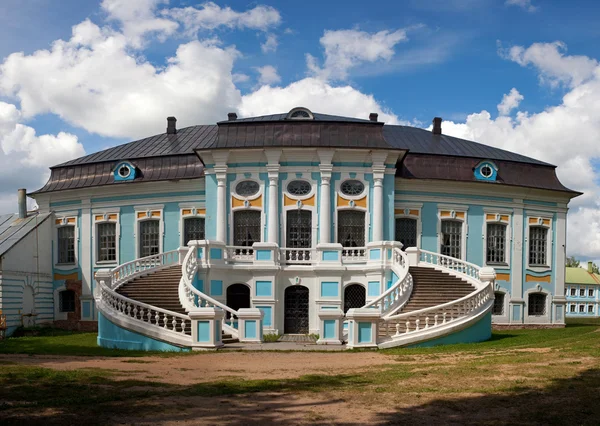 Rusya, Smolensk bölgesi - 26 Haziran 2015: Griboyedov Manor "Hmelita", ana evi. — Stok fotoğraf