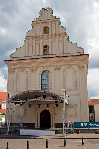 Children 's Philharmonic Hall (Igreja do Espírito Santo) no centro histórico de Minsk. Bielorrússia — Fotografia de Stock