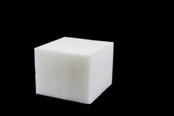 Mobilya endüstrisindeki köpük bileşenlerinden örnekler. Siyah bir arkaplanda