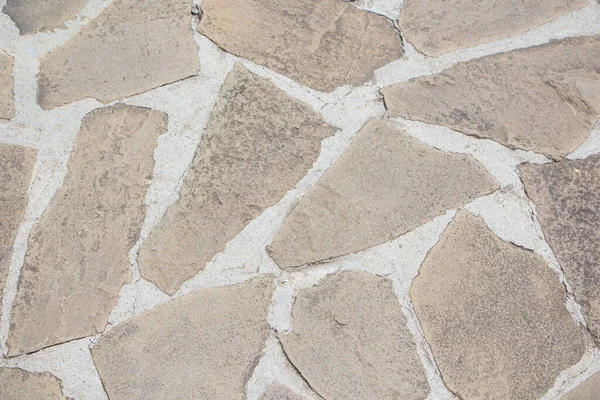 Het ruwe oppervlak van de wilde stenen muur. Achtergrond. — Stockfoto