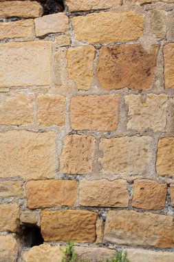 Kum taşı duvar, arka plan, yakın plan. Çevre dostu inşaat.