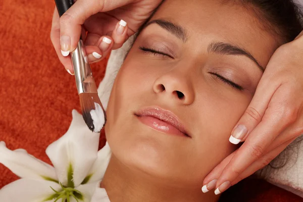 Vrouw krijgen een spa treatment — Stockfoto