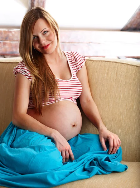 Pregnant Woman On Couch — Stock Photo, Image