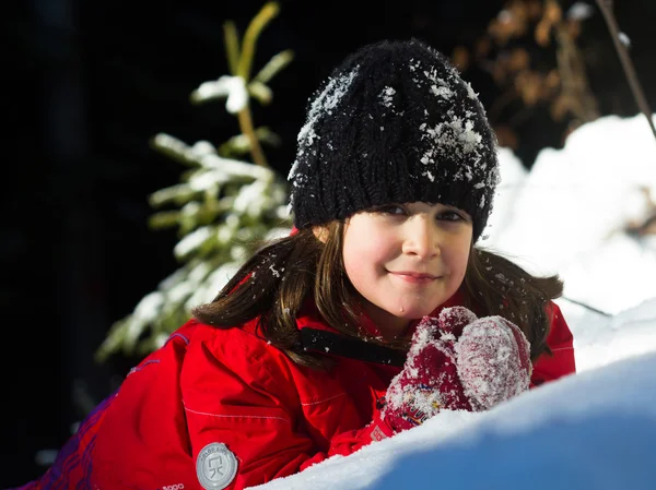 Kleines Mädchen Hat Einen Schönen Tag Schnee — Stockfoto