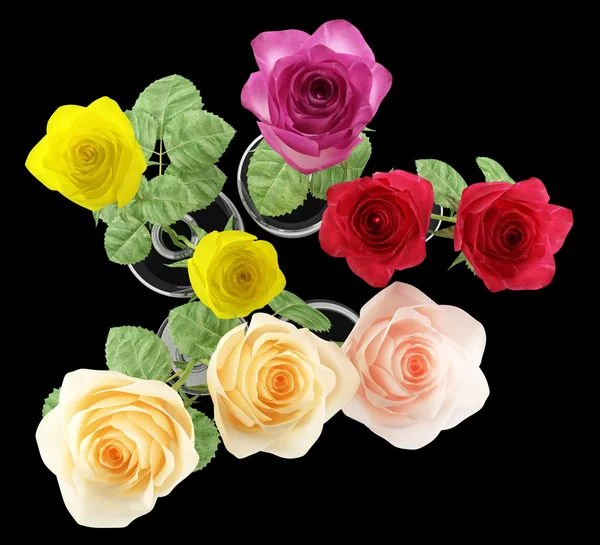 Vista superior de rosas em vasos de vidro isolados sobre fundo preto — Fotografia de Stock