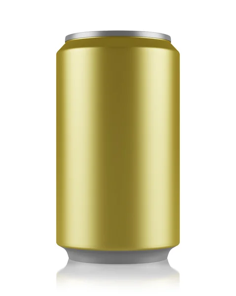 Lata de cerveja amarela isolada no fundo branco — Fotografia de Stock