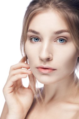 temiz cilt üzerinde beyaz backgrou izole olan güzel kadın