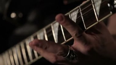 Gitarist Rock RIFF elektro gitar çalmak