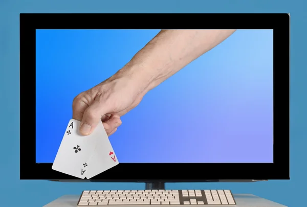 El monitor de mano muestra las tarjetas — Foto de Stock