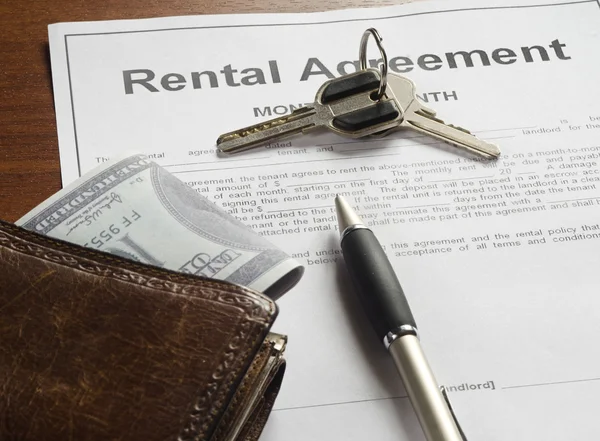 The rental agreement with money and pen — Stock Photo, Image