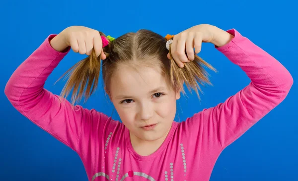 The young girl shows two braids — Stock Photo, Image