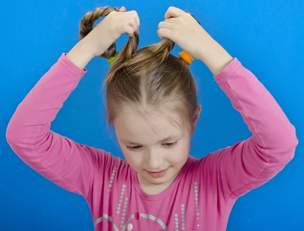 The young girl shows two braids — Stock Photo, Image