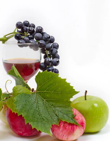 Üzüm, kadeh şarap ve elma