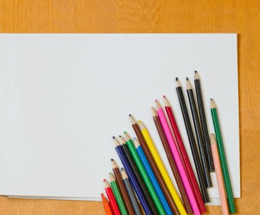 çizim için renkli kalemler