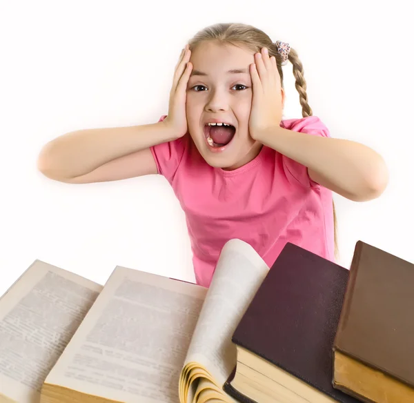 Flicka med läroböcker håller hans huvud — Stockfoto