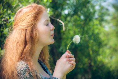 Karahindiba ile kırsal kız