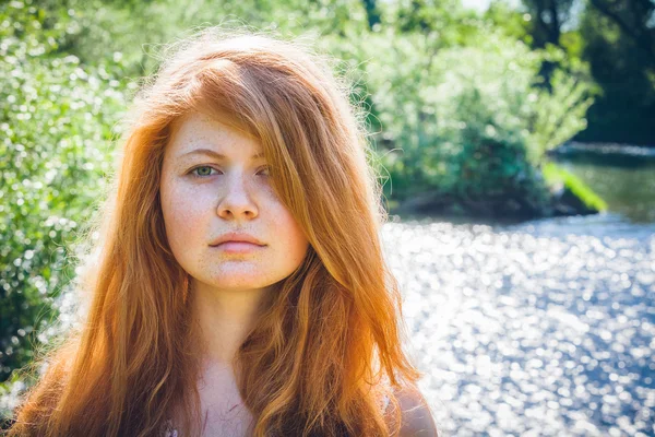 Menina ruiva rural — Fotografia de Stock