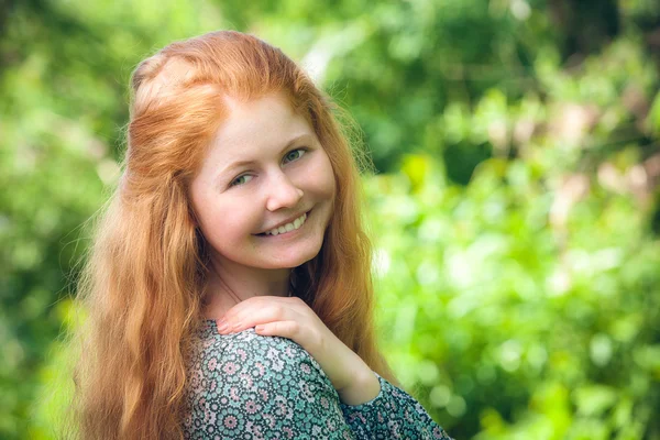 Menina ruiva rural — Fotografia de Stock