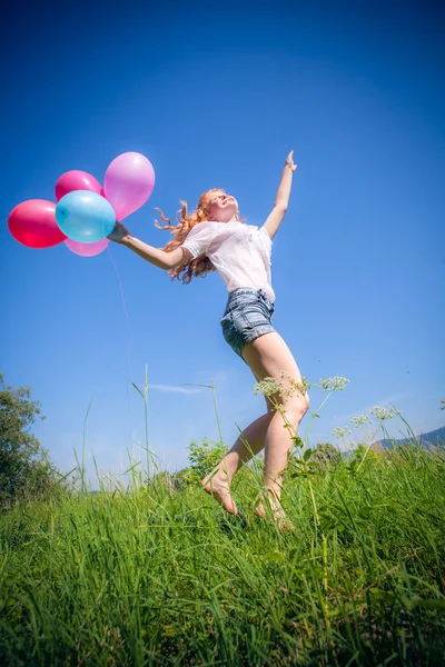 Girl whith balloons in park — Stock Photo, Image