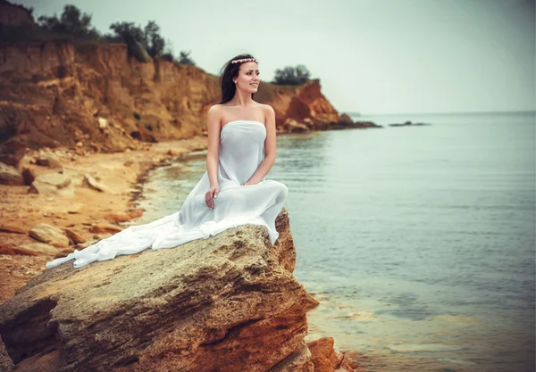 Mulher em tecido branco — Fotografia de Stock