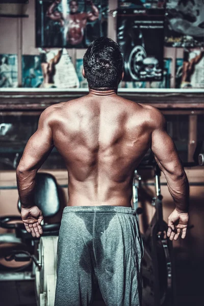 Muskulöses männliches Modell — Stockfoto