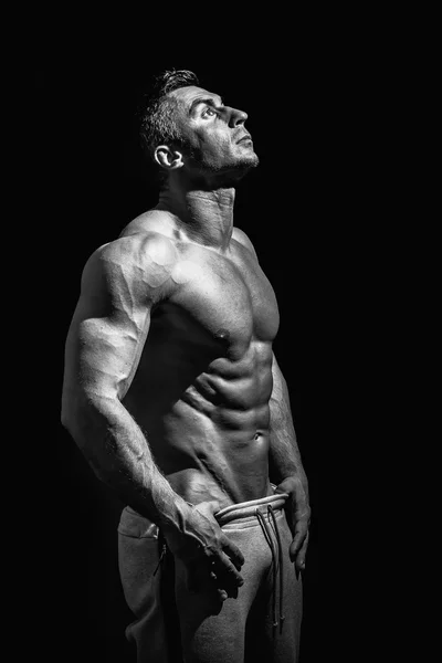 Musclé beau homme athlétique — Photo
