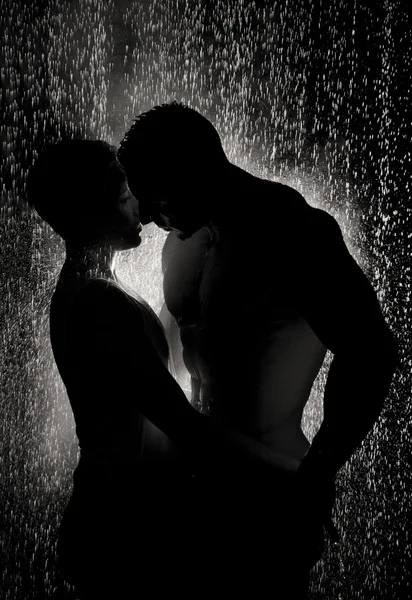 Loving couple in rain — Stock Photo, Image