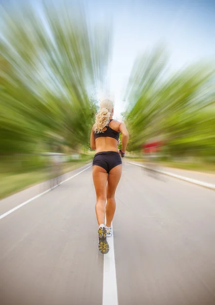 Young woman jogging — Stock Photo, Image