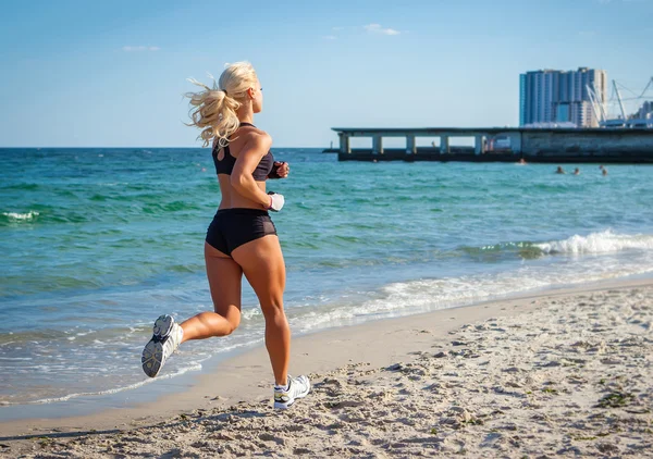Kobieta lekkoatletka joggingu — Zdjęcie stockowe