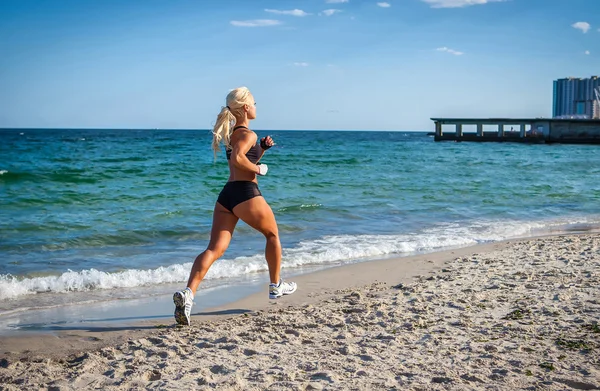 RunFemale runner jogging — Stock Photo, Image