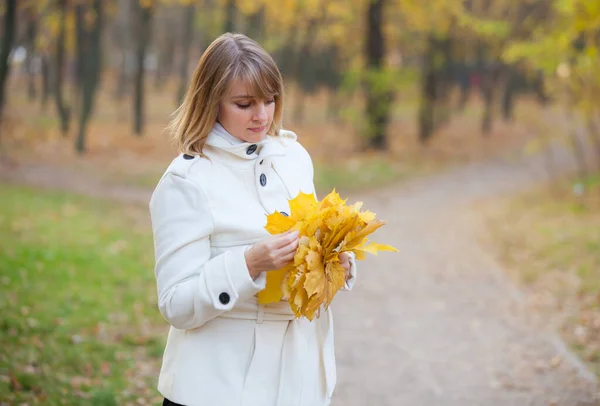 Portret Van Half Gezicht Mooie Blonde Vrouw — Stockfoto