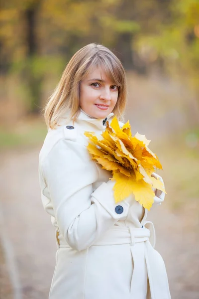 Porträt Der Hälfte Gesicht Schöne Blonde Frau — Stockfoto