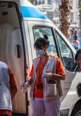 Buenos Aires, Arjantin - 26 Kasım 2020: Buenos Aires 'teki Diego Maradona' ya veda gününde çalışan ambulans doktorları