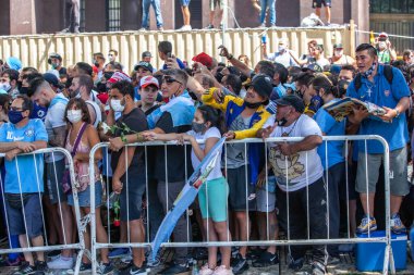 Buenos Aires, Arjantin - 26 Kasım 2020: Buenos Aires 'teki Başkanlık Sarayı yakınlarındaki Diego Maradona' ya veda günü
