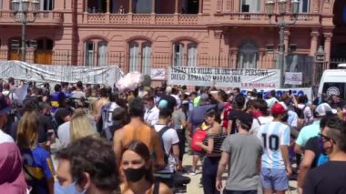 Buenos Aires, Arjantin - 26 Kasım 2020: Buenos Aires 'teki Başkanlık Sarayı yakınlarındaki Diego Maradona' ya veda günü