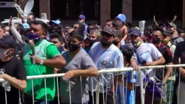 Buenos Aires, Arjantin - 26 Kasım 2020: Buenos Aires 'teki Başkanlık Sarayı yakınlarındaki Diego Maradona' ya veda günü