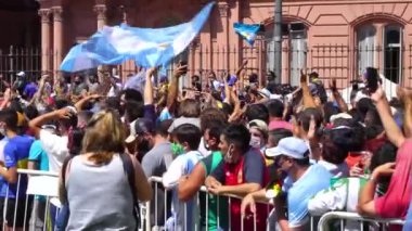 Buenos Aires, Arjantin - 26 Kasım 2020: Buenos Aires 'teki Başkanlık Sarayı yakınlarındaki Diego Maradona' ya veda günü