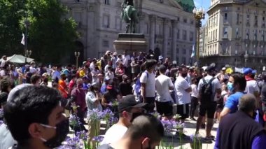 Buenos Aires, Arjantin - 26 Kasım 2020: Buenos Aires 'teki Başkanlık Sarayı yakınlarındaki Diego Maradona' ya veda günü