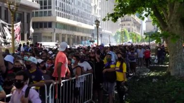 Buenos Aires, Arjantin - 26 Kasım 2020: Buenos Aires 'teki Başkanlık Sarayı yakınlarındaki Diego Maradona' ya veda günü