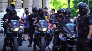 Buenos Aires, Arjantin - 26 Kasım 2020: Ulusal, askeri, deniz, askeri polis, özel hizmet, ordu Diego Maradona 'ya veda gününde düzeni sağlamak için terk edildi