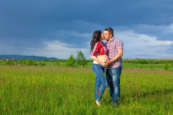 Gravid Kvinna Naturen — Stockfoto