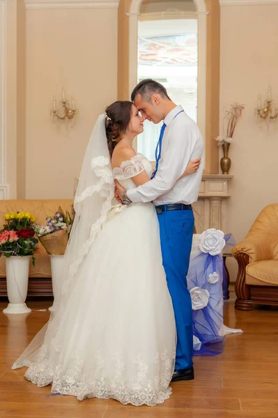 Bride Groom Dancing Waltz — Stock Photo, Image