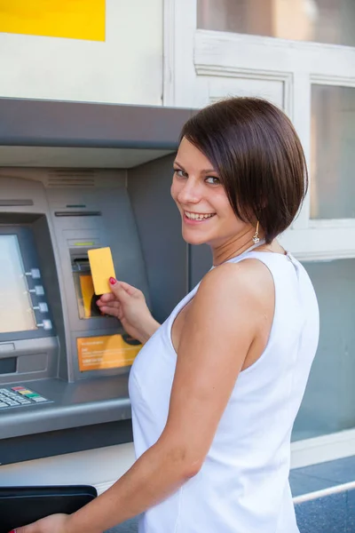 Woman Withdrawing Money Credit Card Atm — Stock Photo, Image