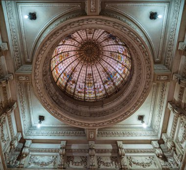 Eski şatonun yuvarlak kasası.