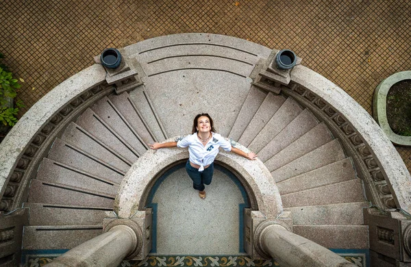 Young Woman Balcony Old Palace — Stock Photo, Image