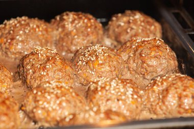 Fırında pirzola var. Kapat.