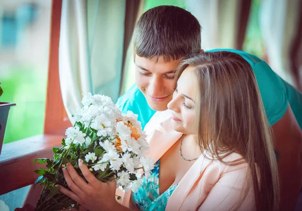 Pareja Joven Café Aire Libre — Foto de Stock