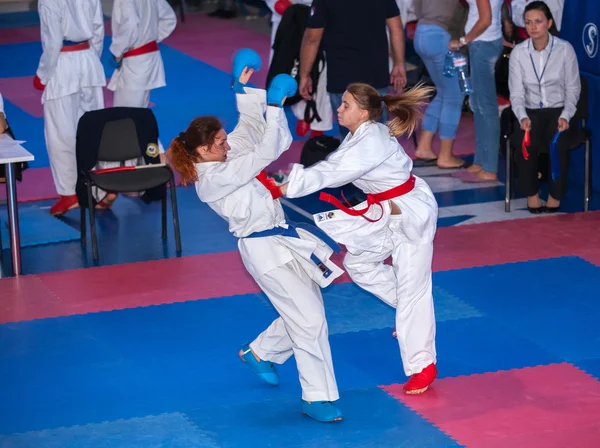 Kadın karate dövüş — Stok fotoğraf
